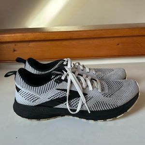 Woman’s Brooks Revel 5 size 9 1/2
